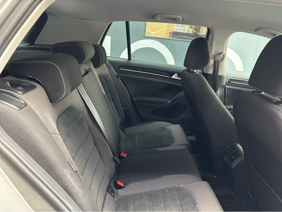 2016 Volkswagen Golf - image 11