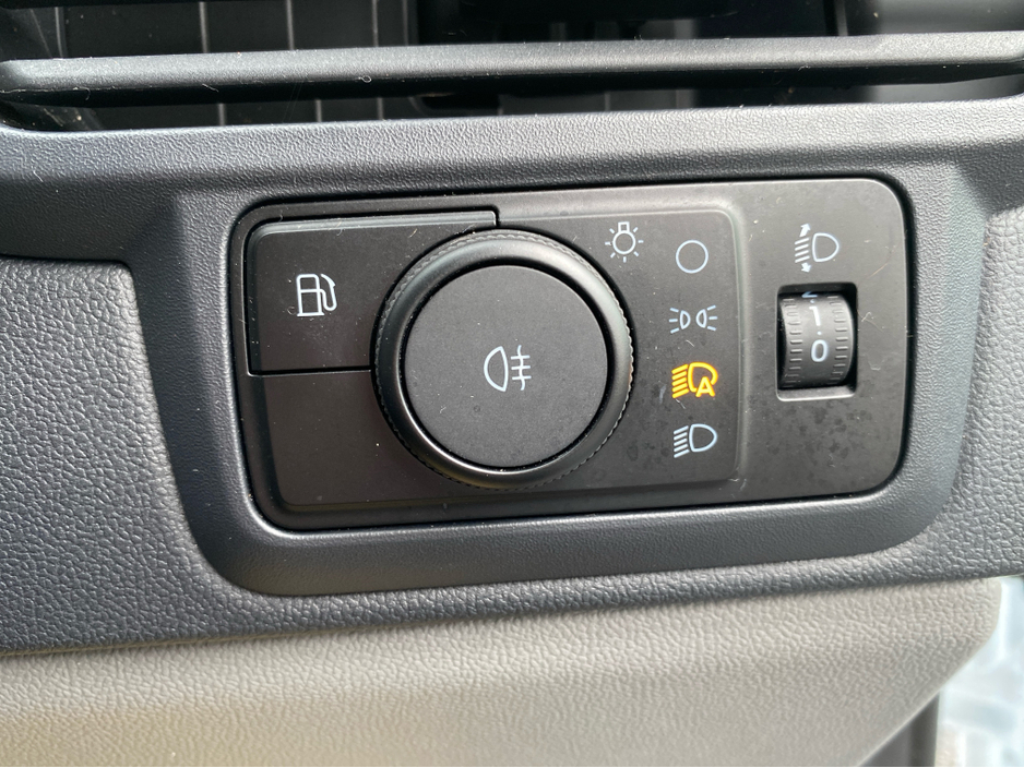 2025 Ford Transit Custom - image 15