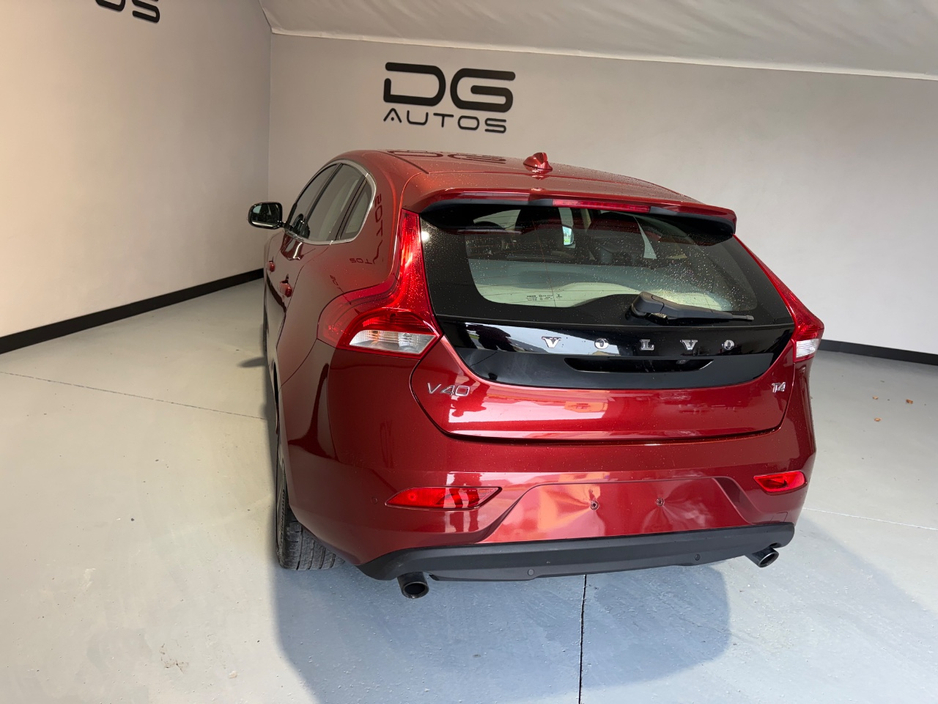 2013 Volvo V40 - image 4