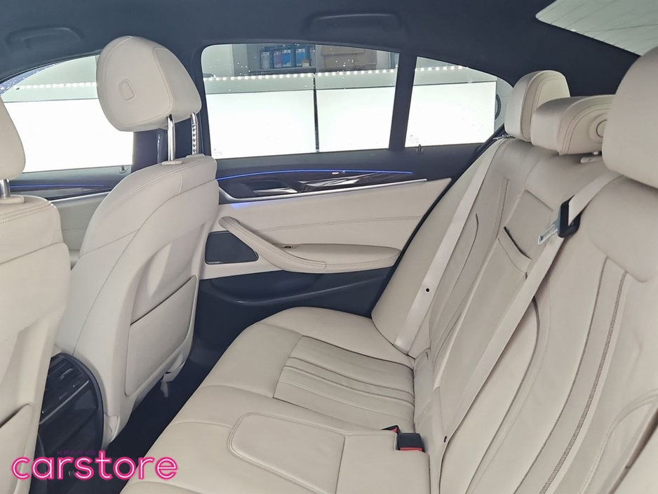 2018 BMW 5 Series - image 13