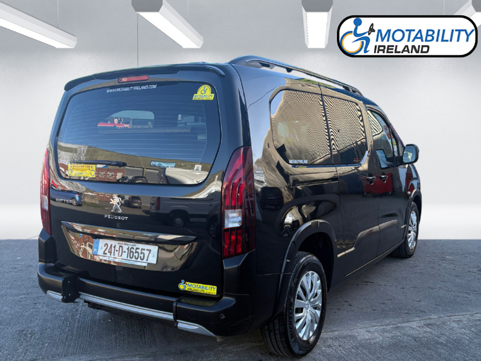 2024 Peugeot Rifter - image 2