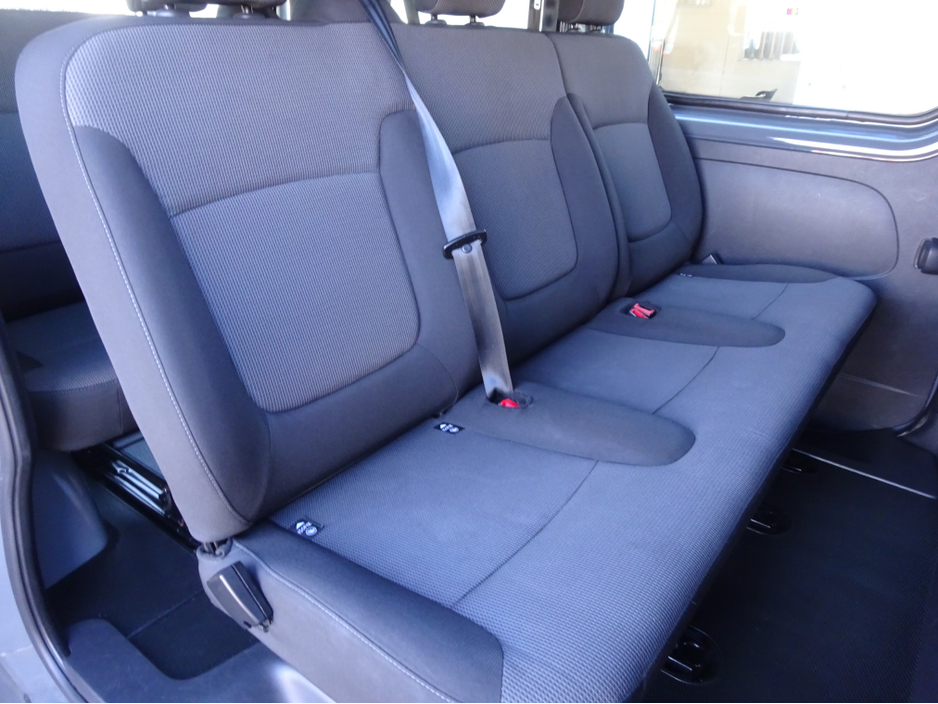 2023 Renault Trafic - image 13