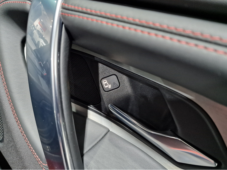 2021 Land Rover Discovery Sport P300E R-DYNAMIC HSE (PAN ROOF) AWD AUTOMATIC **TOP SPEC / APPLE CARPLAY / BLIND SPOT ASSIST / CRUISE CONTROL / ELECTRIC BOOTLID / FULL LEATHER / HEATED SEATS / MERIDIAN SOUND / 360 DEGREE CAMERA** €36,900