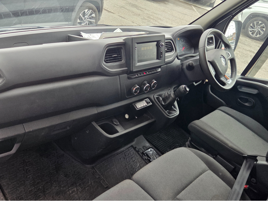 2022 Renault Master - image 4