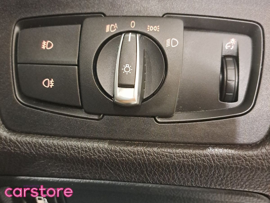 2017 BMW 3 Series - image 18