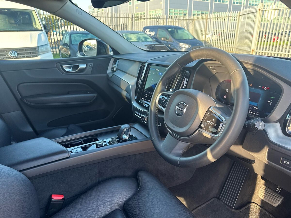 2023 Volvo XC60 T6 PHEV 350hp AT8 Plus (dark theme) €44,975
