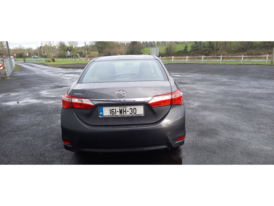 2016 Toyota Corolla - image 4