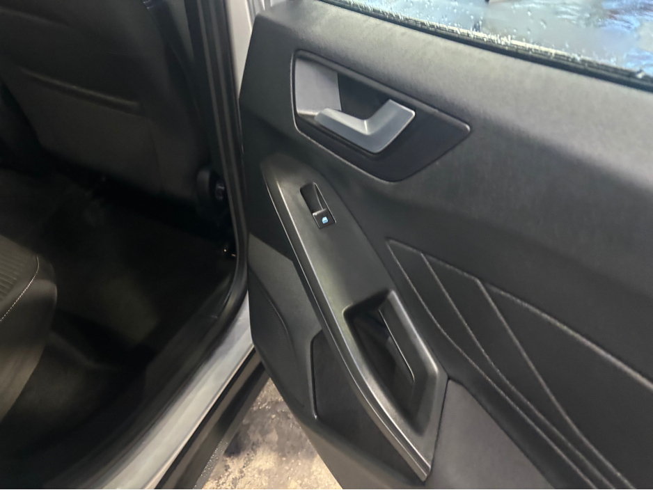 2023 Ford Focus TITANIUM 1.0T 125 M6 4DR €20,999