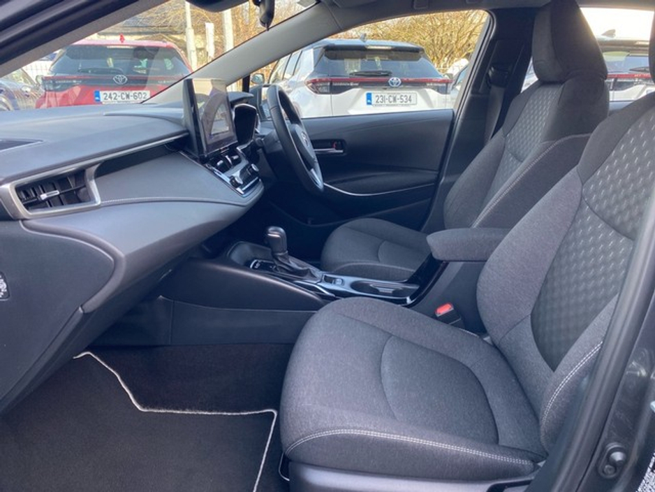 2023 Toyota Corolla - image 6