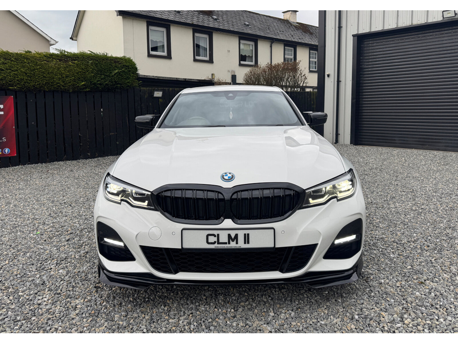 2021 BMW 3 Series - image 12