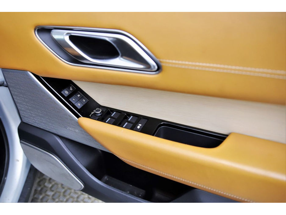 2017 Land Rover Range Rover Velar - image 22