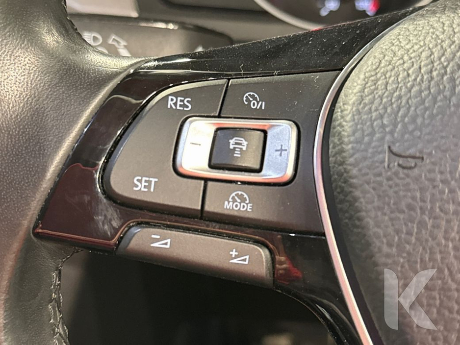 2016 Volkswagen Passat - image 15