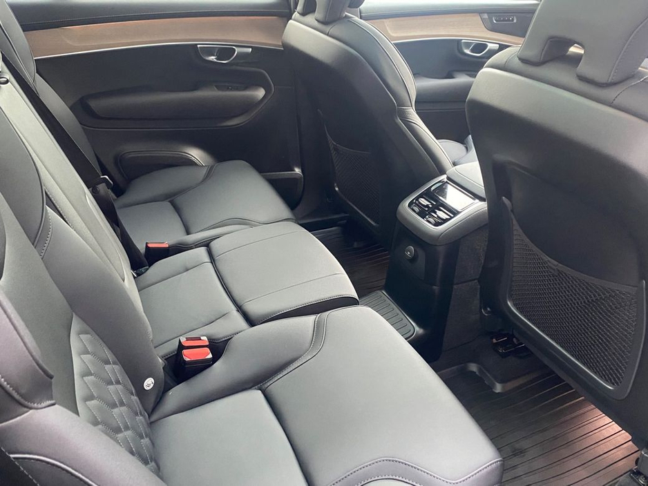 2025 Volvo XC90 - image 12