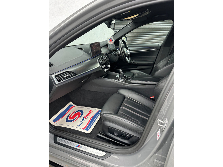 2021 BMW 5 Series - image 23