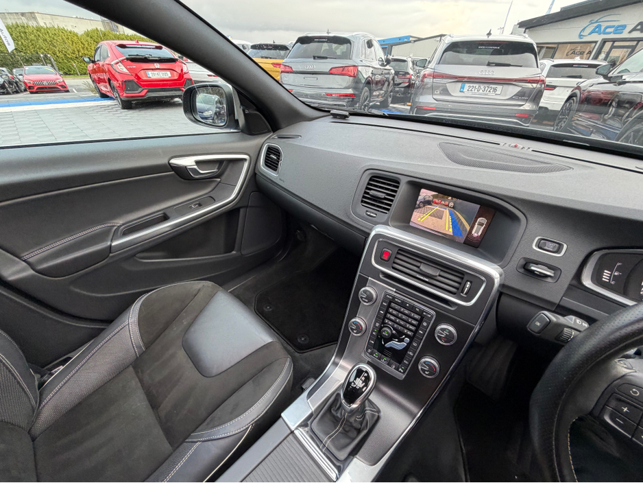 2017 Volvo V60 - image 27