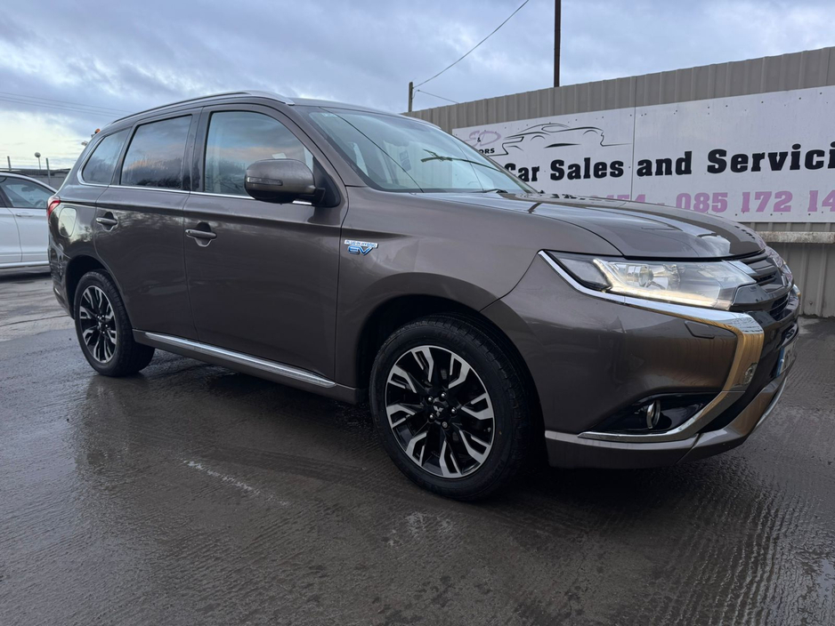 2016 Mitsubishi Outlander - image 3