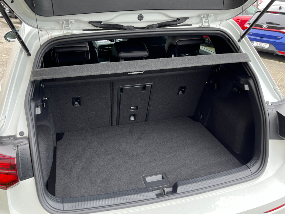 2022 Volkswagen Golf - image 8