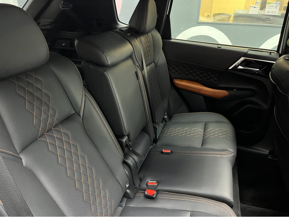 2024 Mitsubishi Outlander - image 15