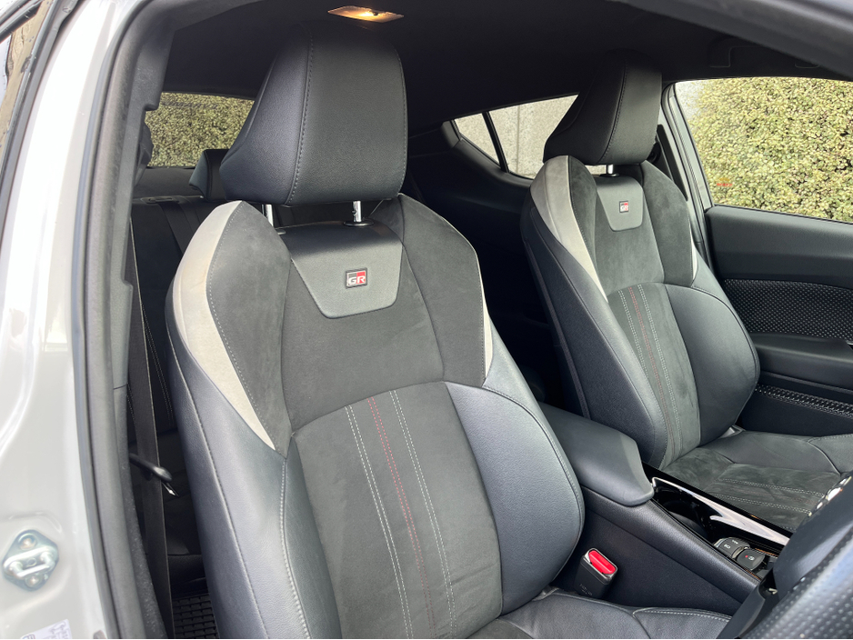 2022 Toyota C-HR - image 12