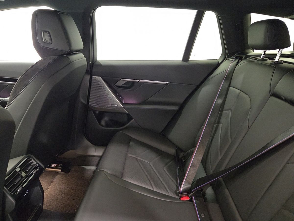 2024 BMW 5 Series - image 11