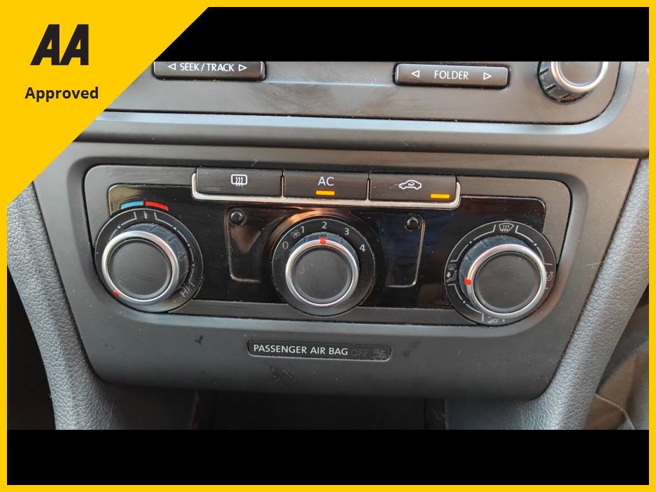 2012 Volkswagen Golf - image 25