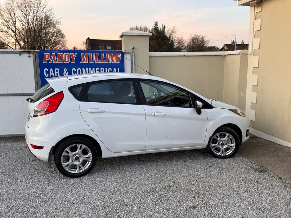 2013 Ford Fiesta - image 5