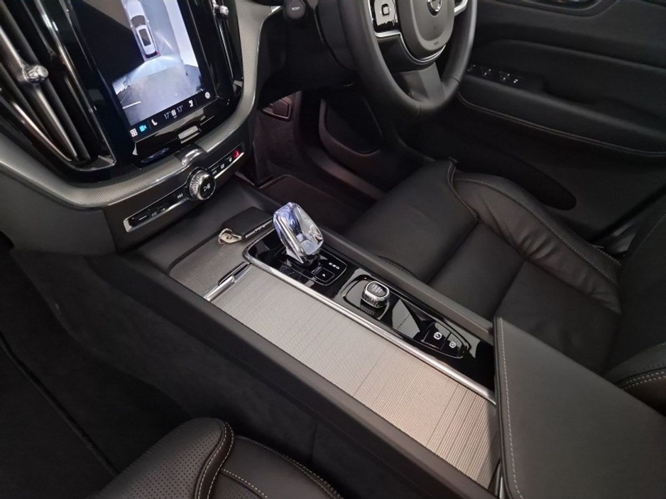 2025 Volvo XC60 T8 AWD PHEV Ultra Black Edition €71,950