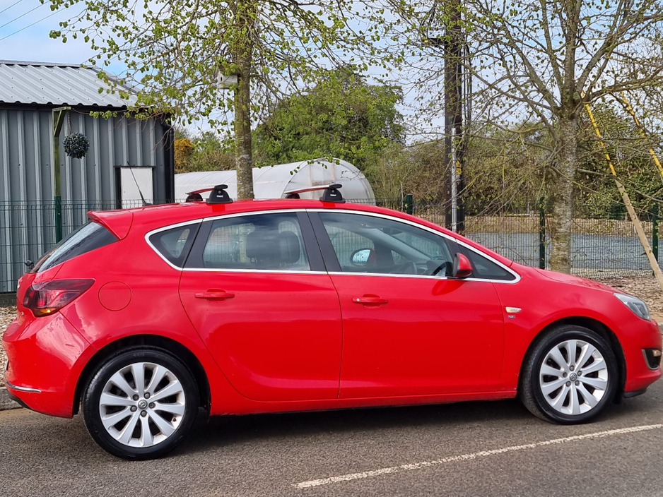 2013 Opel Astra - image 6