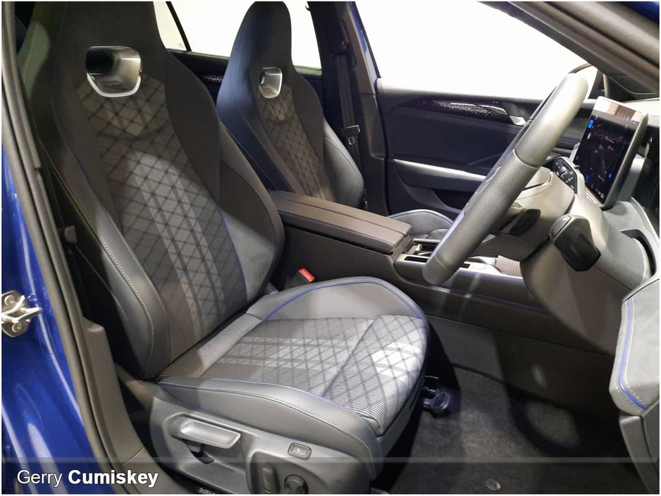 2025 Volkswagen Passat R-Line | Phev | 204BHP