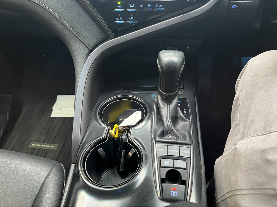 2019 Toyota Camry - image 19