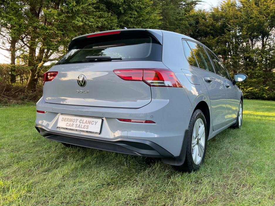 2022 Volkswagen Golf - image 14