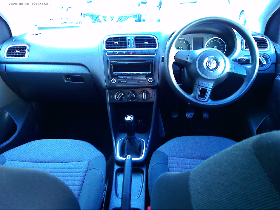 2012 Volkswagen Polo - image 11