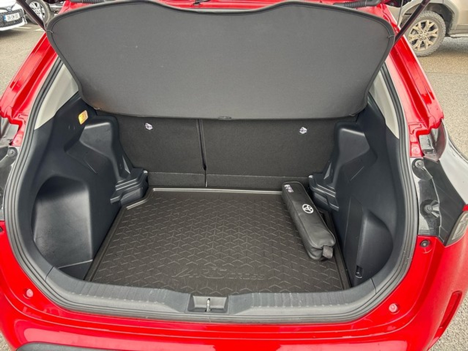 2024 Toyota Yaris Cross - image 10
