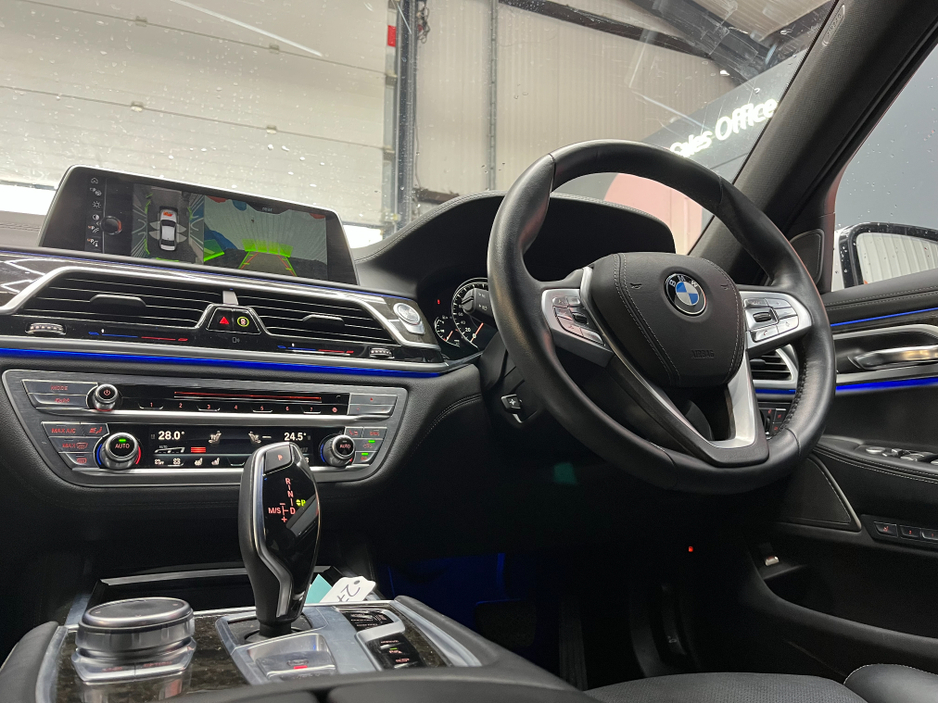 2016 BMW 7 Series 2016 BMW 740E IPERFORMANCE M-SPORT 2.0 AUTOMATIC / CRUISE CONTROL / 360° PARKING CAMERA / ELECTRIC MEMORY HEATED & MASSAGING SEATS / HEATED REAR SEATS / PANORAMIC SUNROOF / PADDLE SHIFTERS AND MORE