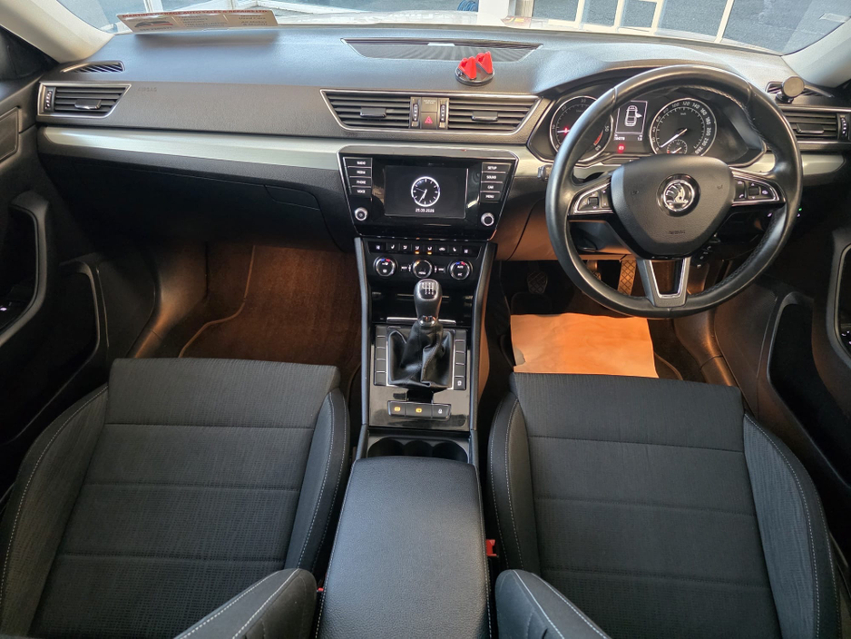 2016 Skoda Superb - image 10