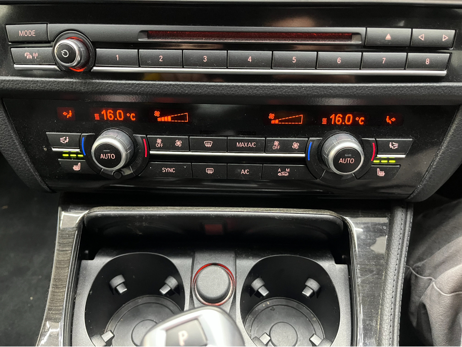 2017 BMW 5 Series - image 27