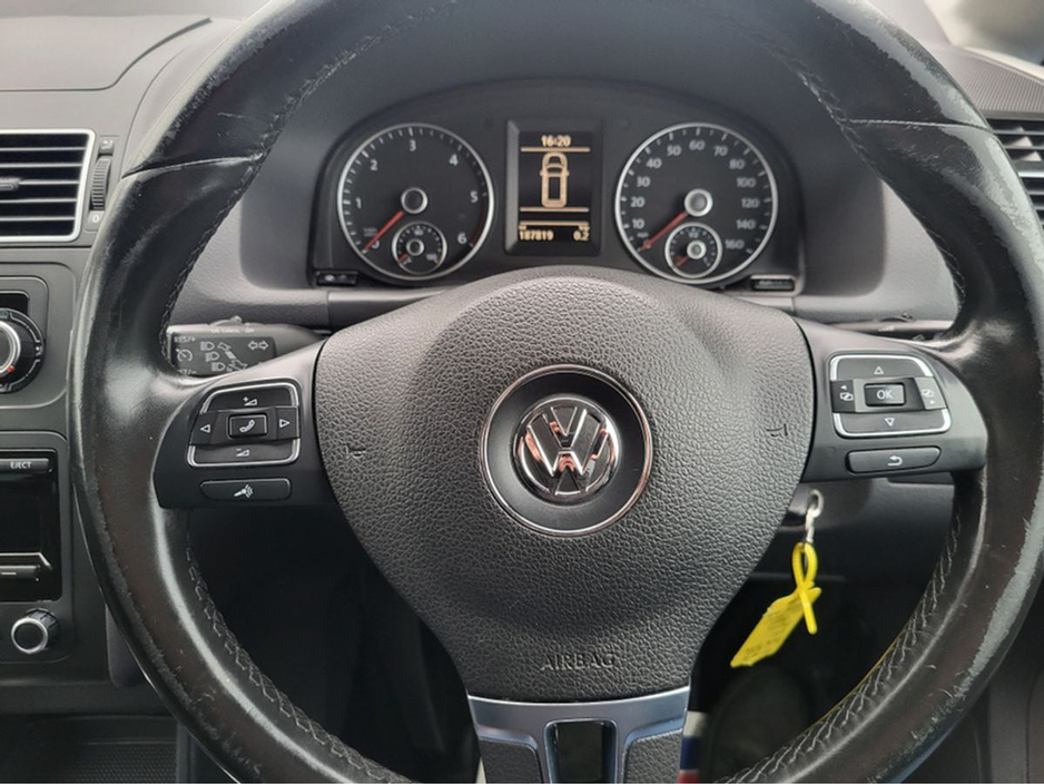 2014 Volkswagen Touran - image 19