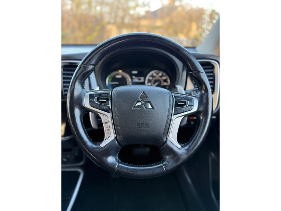 2017 Mitsubishi Outlander - image 15