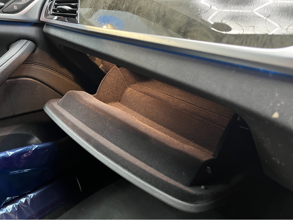 2022 BMW 5 Series - image 24