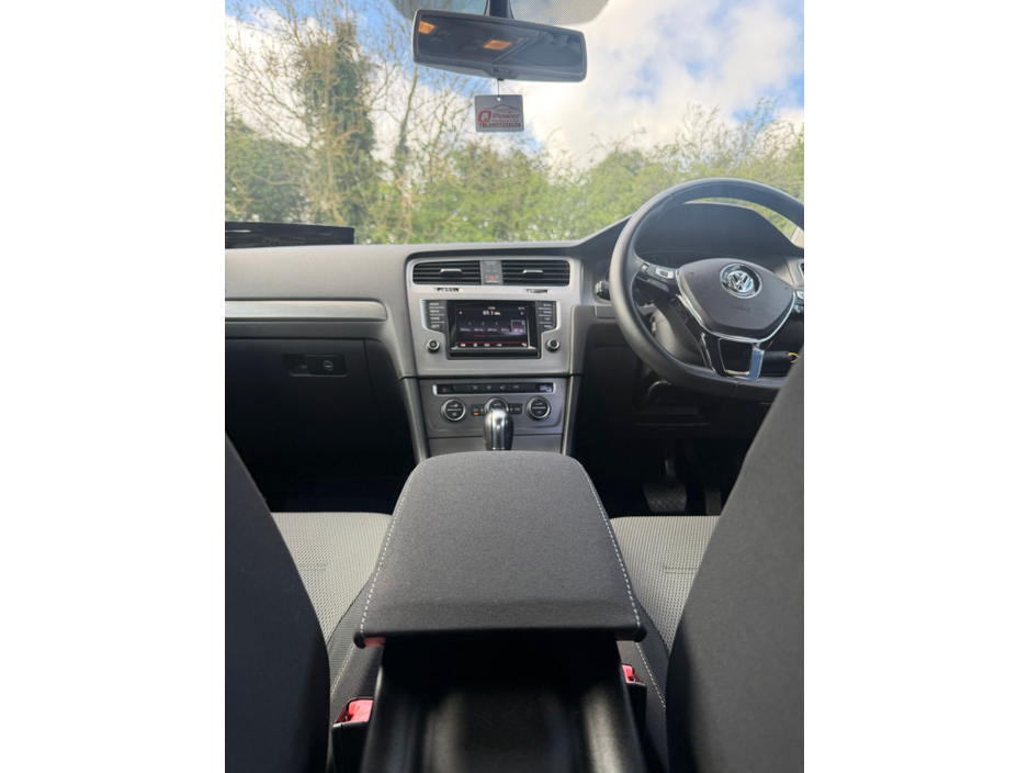 2013 Volkswagen Golf - image 15