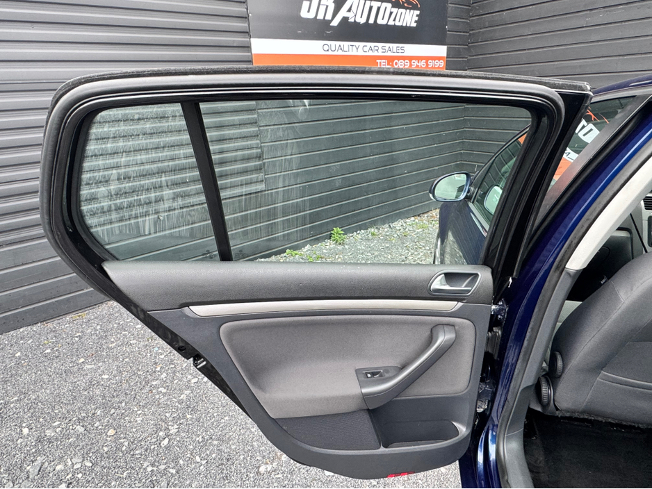 2007 Volkswagen Golf - image 15