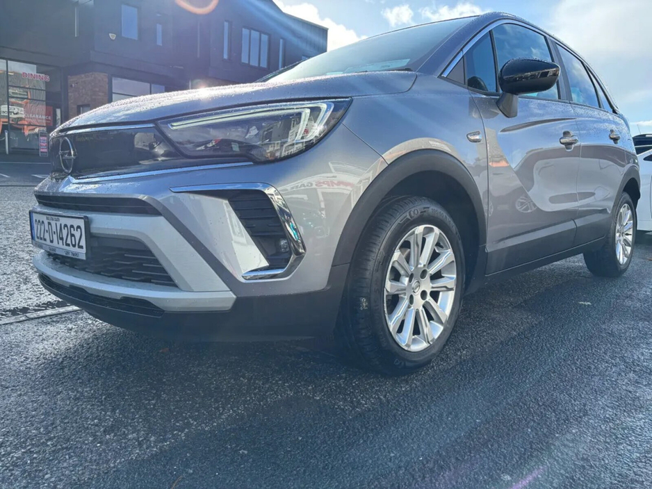 2022 Opel Crossland - image 3