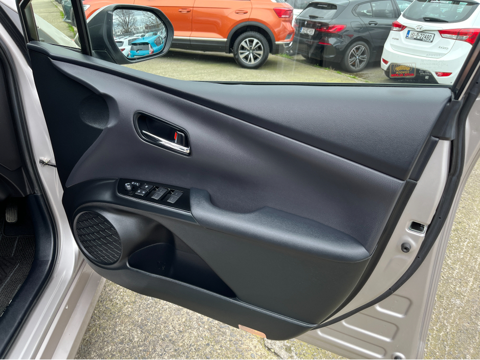 2020 Toyota Prius - image 13