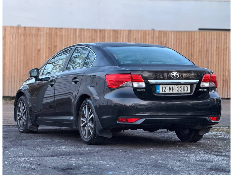 2012 Toyota Avensis - image 17