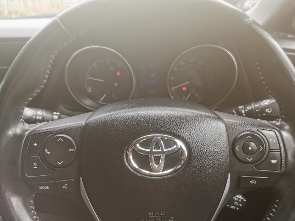 2016 Toyota Auris - image 22