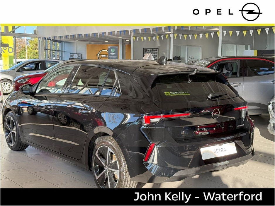 2025 Opel Astra Elegance 1.2 €35,569