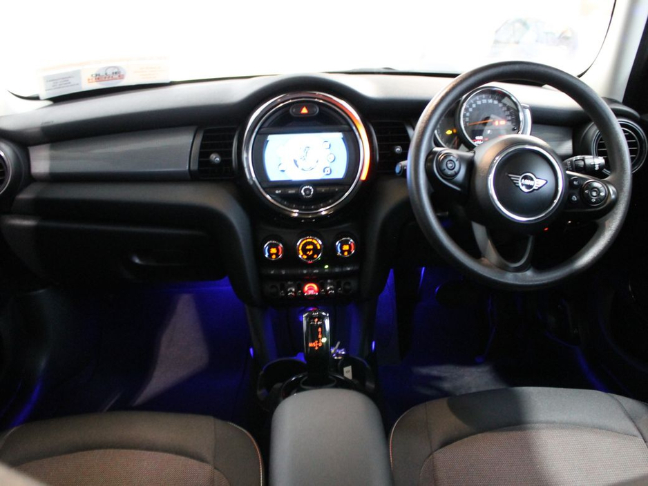 2020 MINI Cooper - image 10