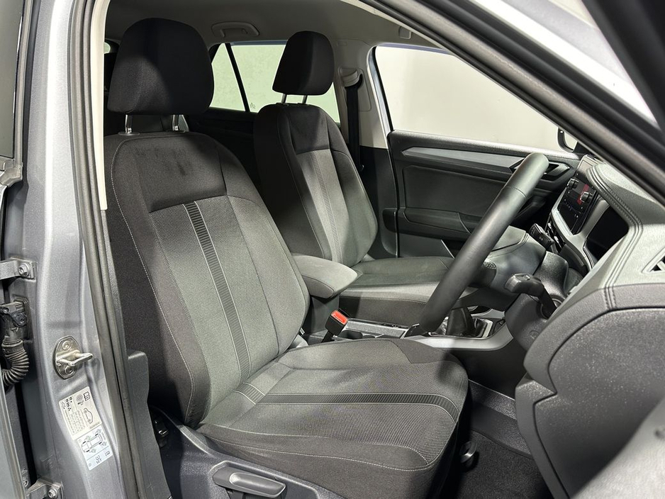 2025 Volkswagen T-Roc - image 10