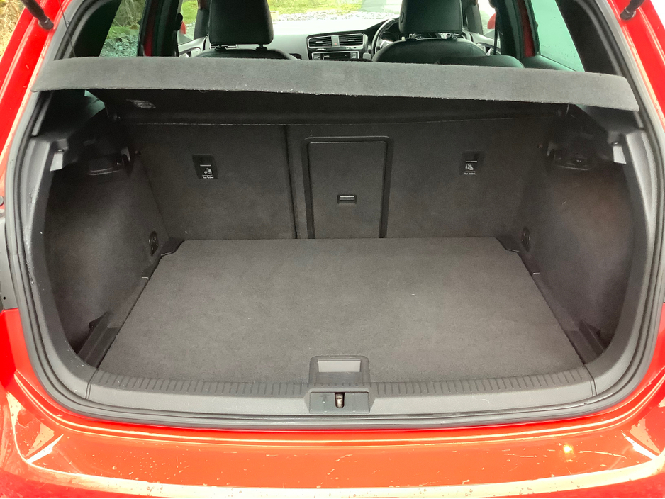 2014 Volkswagen Golf - image 2