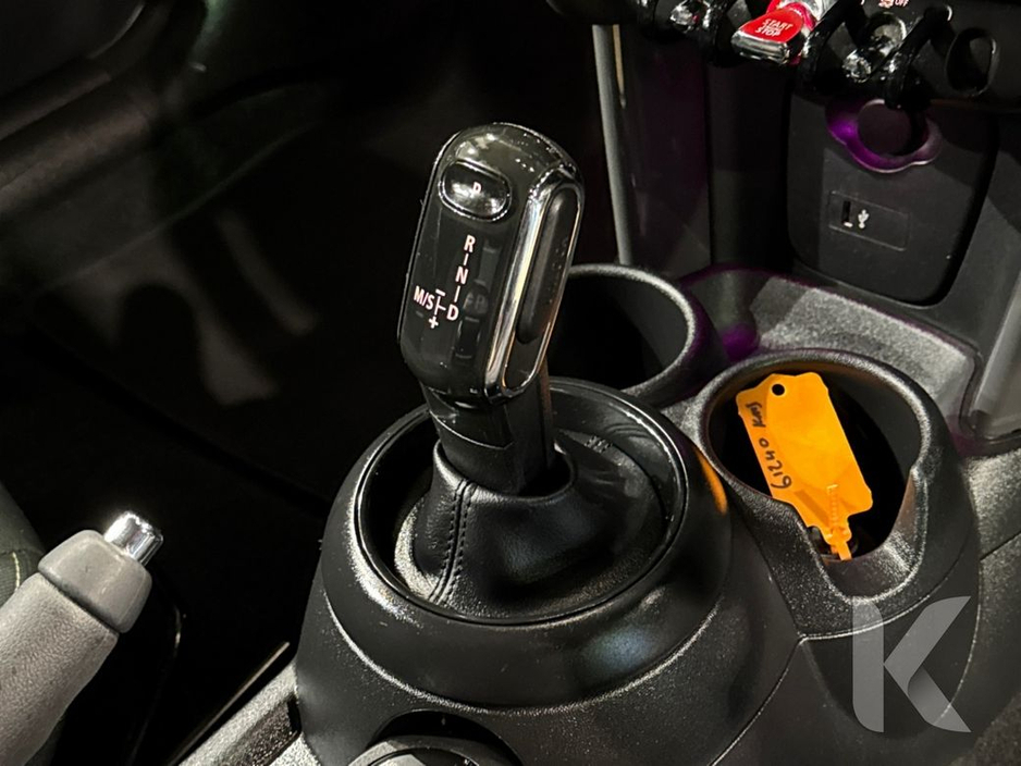 2019 MINI One - image 18